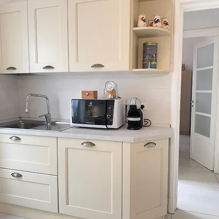 1 Min Walk From The Sea, With 2 Bed And 2 Bath アパート アラッシオ