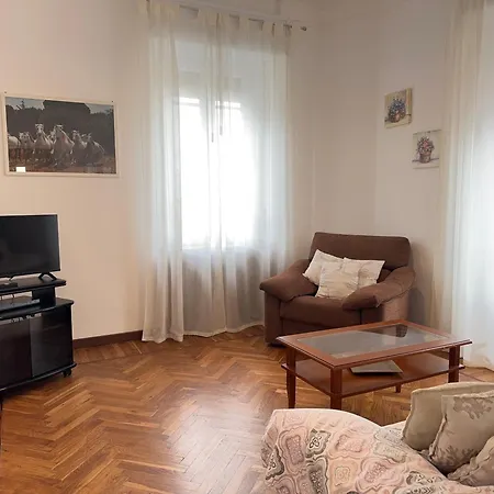 1 Min Walk From The Sea, With 2 Bed And 2 Bath Apartment Alassio