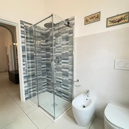 1 Min Walk From The Sea, With 2 Bed And 2 Bath Apartment *