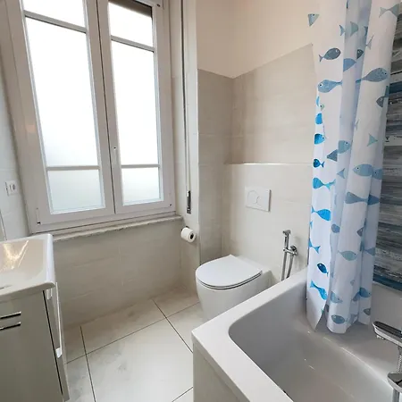 アパート 1 Min Walk From The Sea, With 2 Bed And 2 Bath アラッシオ