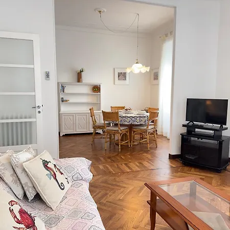 1 Min Walk From The Sea, With 2 Bed And 2 Bath