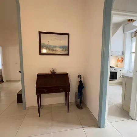 Apartman 1 Min Walk From The Sea, With 2 Bed And 2 Bath *