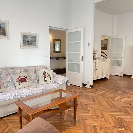 Apartman 1 Min Walk From The Sea, With 2 Bed And 2 Bath Alassio