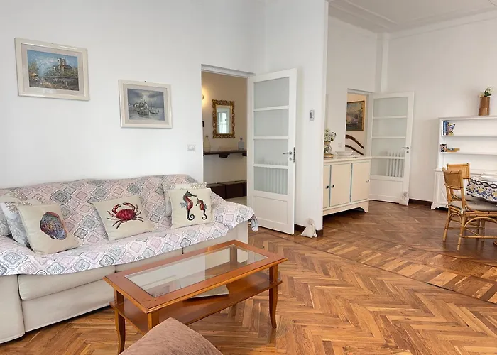 Apartman 1 Min Walk From The Sea, With 2 Bed And 2 Bath Alassio