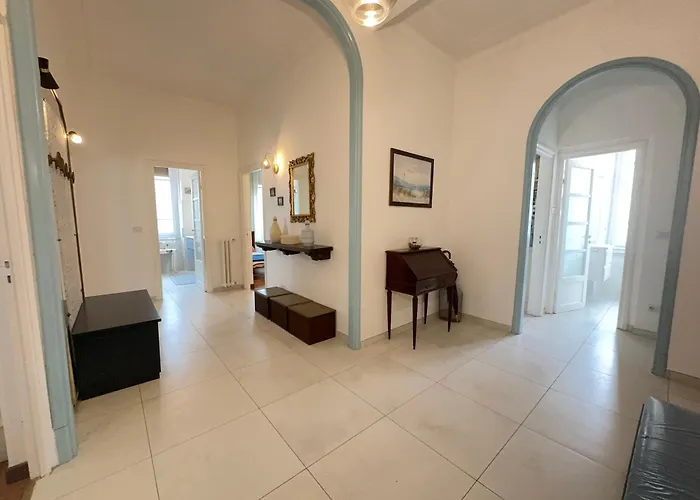 1 Min Walk From The Sea, With 2 Bed And 2 Bath Apartman *