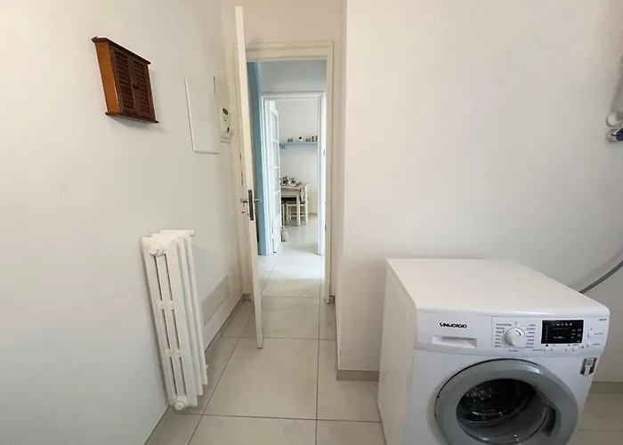 1 Min Walk From The Sea, With 2 Bed And 2 Bath *