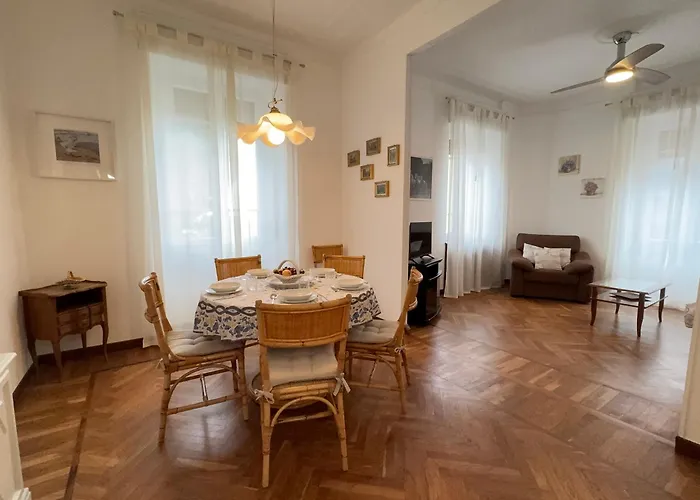 1 Min Walk From The Sea, With 2 Bed And 2 Bath *