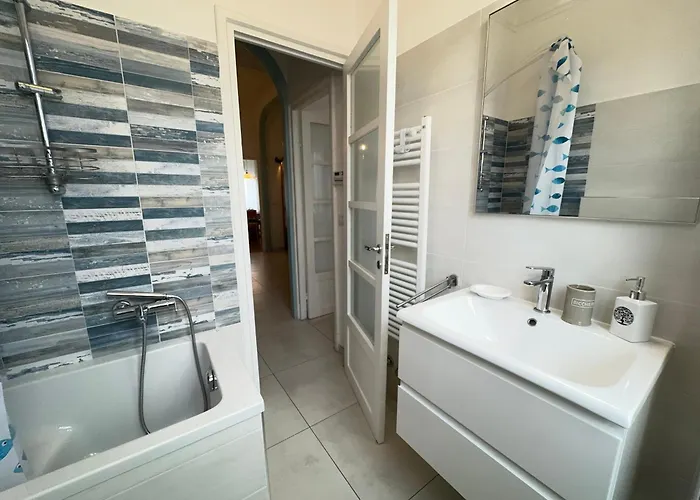 1 Min Walk From The Sea, With 2 Bed And 2 Bath Alassio